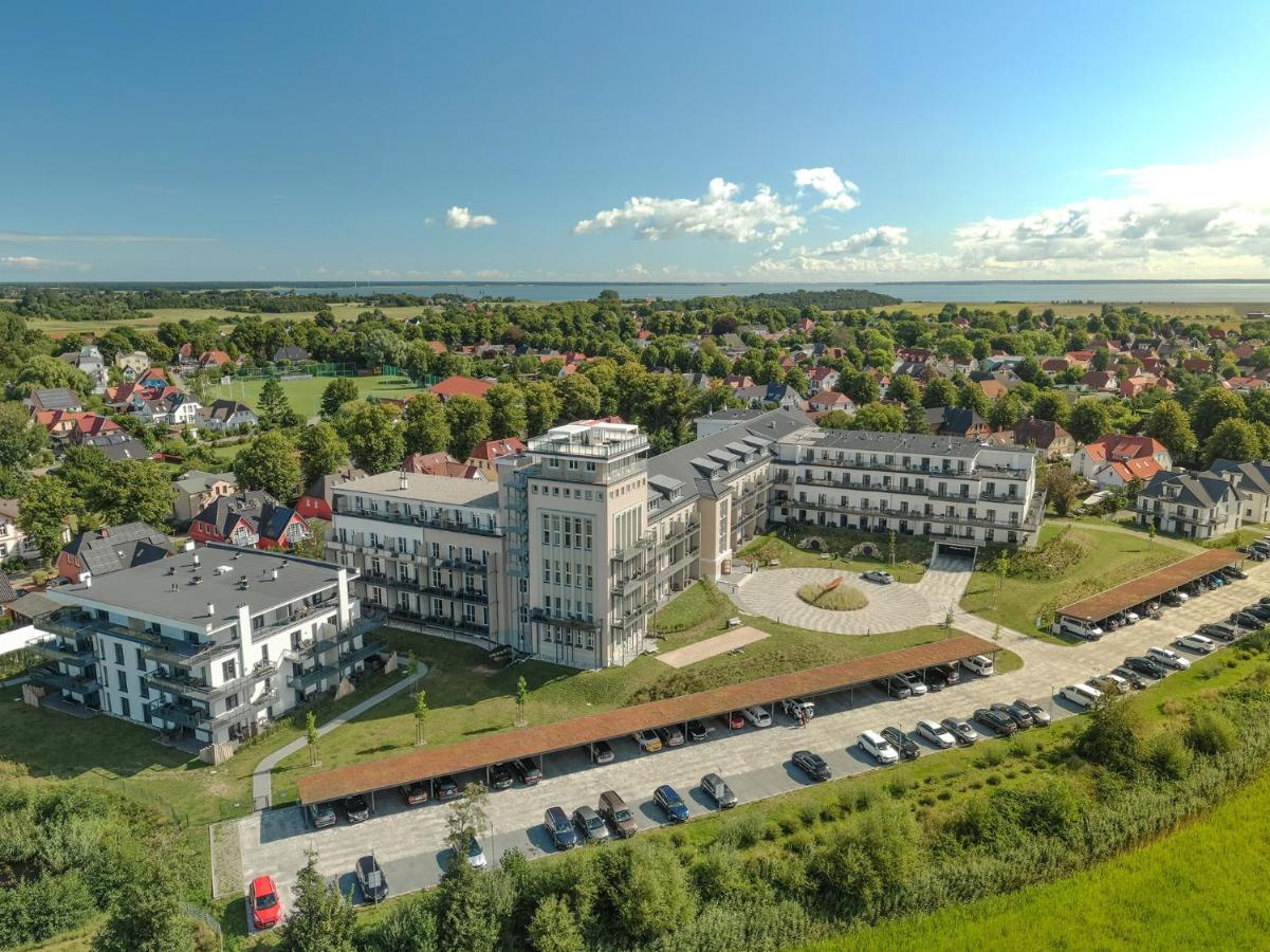 Aparthotel Zwei Wasser - Alte Seefahrtschule Wustrow  Exterior foto