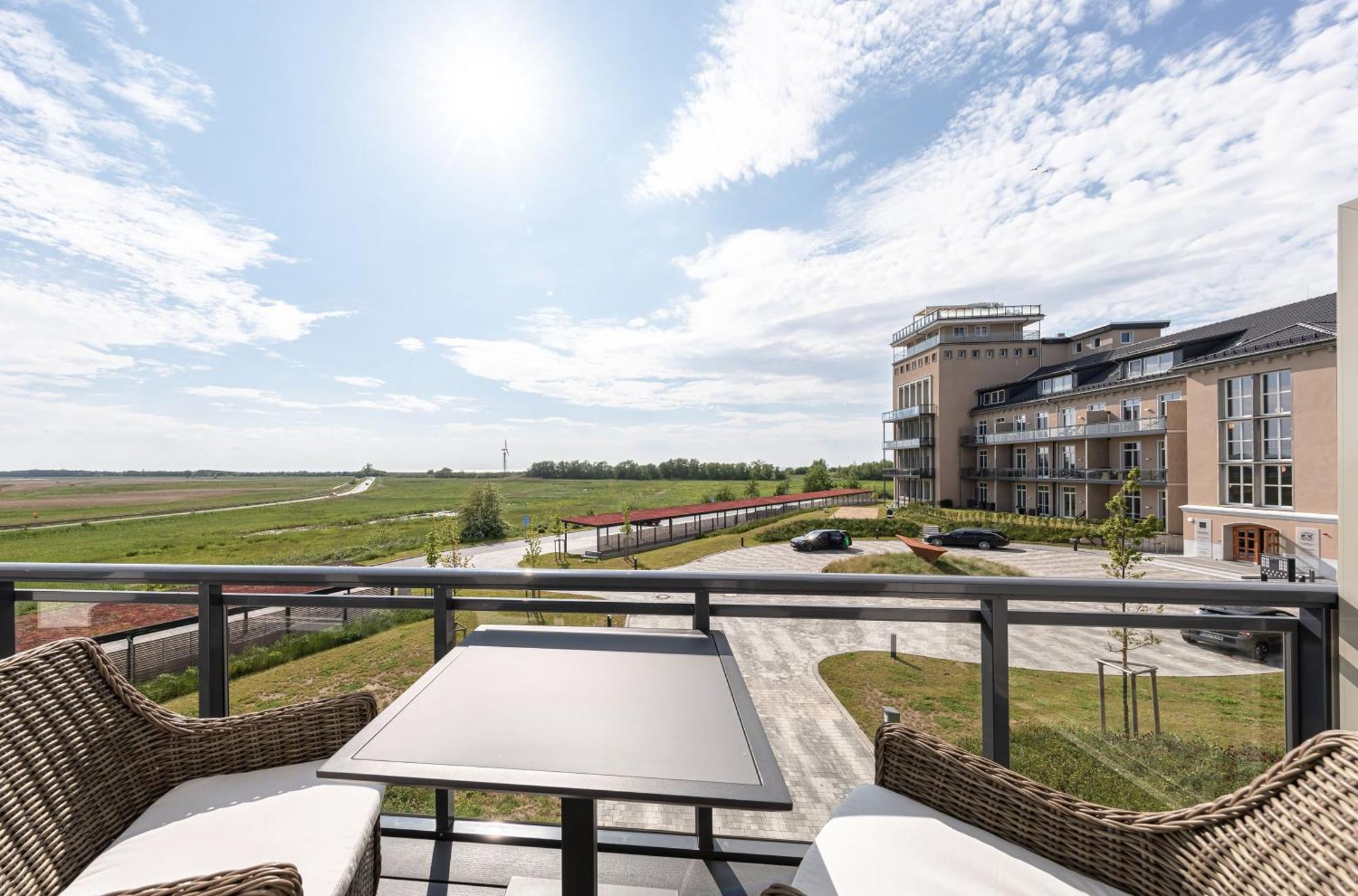Aparthotel Zwei Wasser - Alte Seefahrtschule Wustrow  Exterior foto